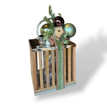 Görseli Galeri görüntüleyiciye yükleyin, Ahşap Fener
