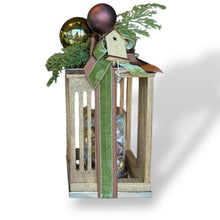 Görseli Galeri görüntüleyiciye yükleyin, Ahşap Fener 2
