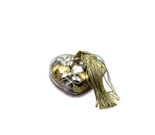 Görseli Galeri görüntüleyiciye yükleyin, Püsküllü Kalp Kutu
