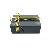 Görseli Galeri görüntüleyiciye yükleyin, Metal Kulp Detaylı Akrilik Kutu
