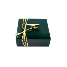 Görseli Galeri görüntüleyiciye yükleyin, Metal Kulp Detaylı Akrilik Kutu
