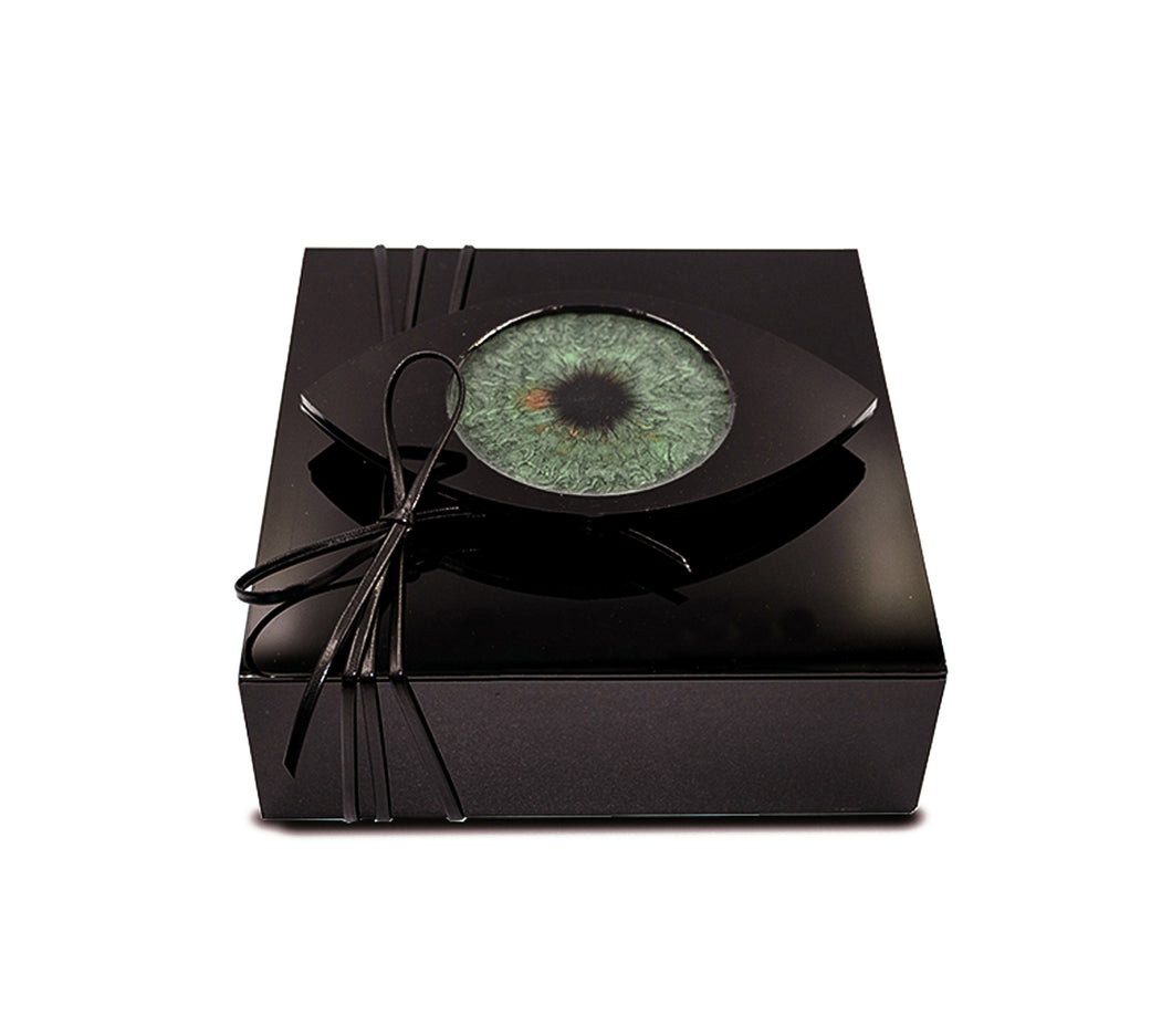 Göz Detaylı Siyah Kare Kutu